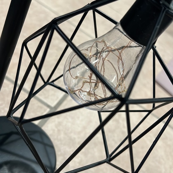 Battery operated light - Picture 2 of 3